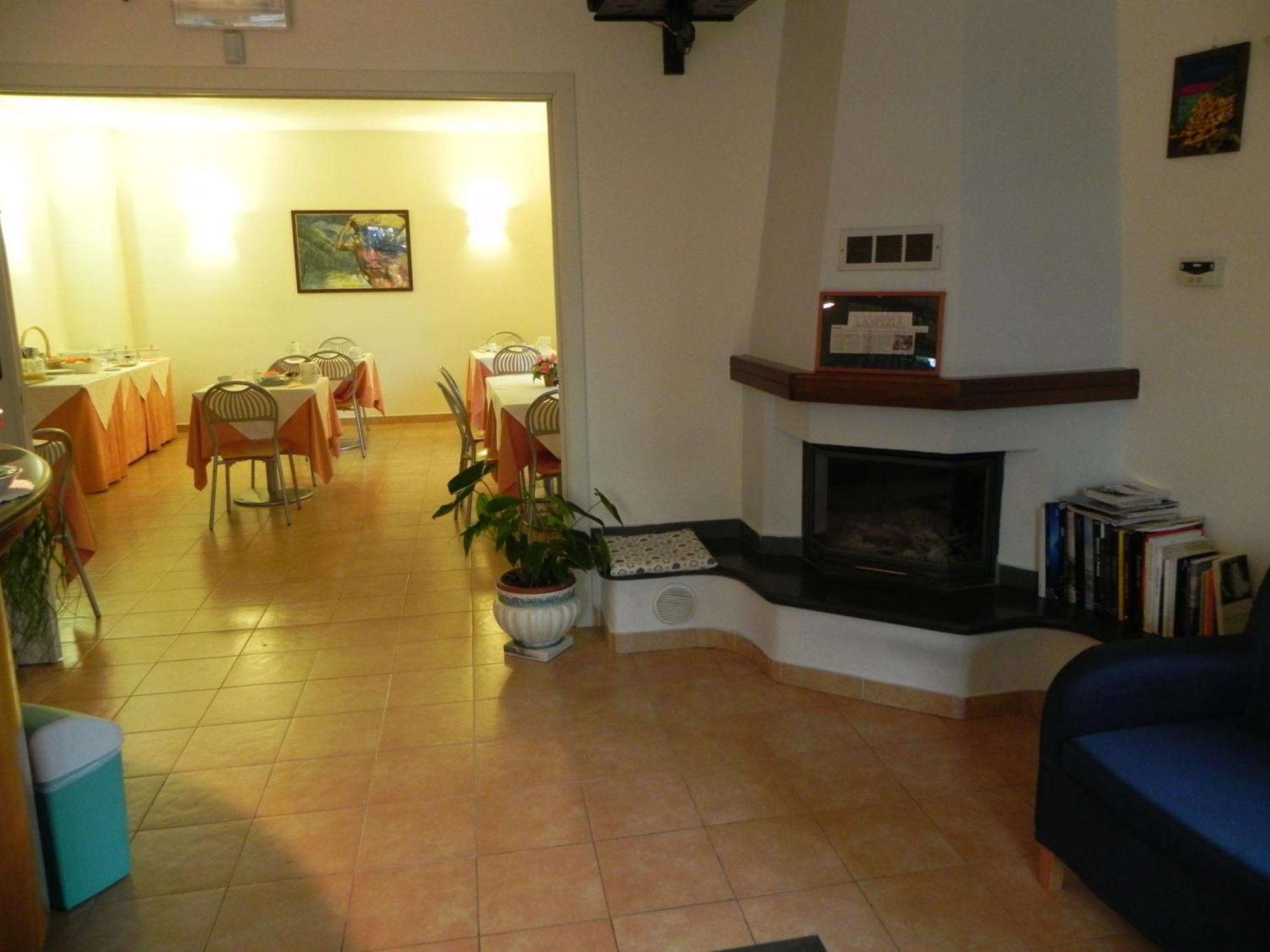 Hotel Il Saraceno โวลัสตรา ภายนอก รูปภาพ